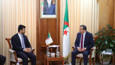 وزير المحروقات الجزائري يجري محادثات مع الرئيس التنفيذي لشركة ستيرلينغ أويل الهندية
