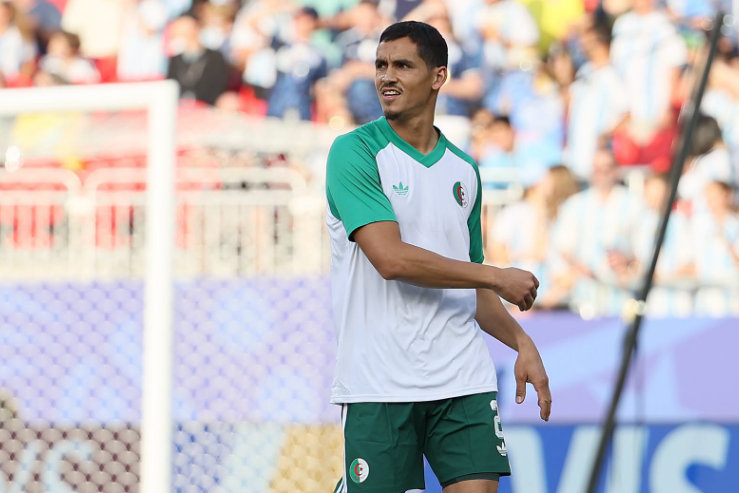 عيسى ماندي يبعث رسالة أمل للجماهير الجزائرية