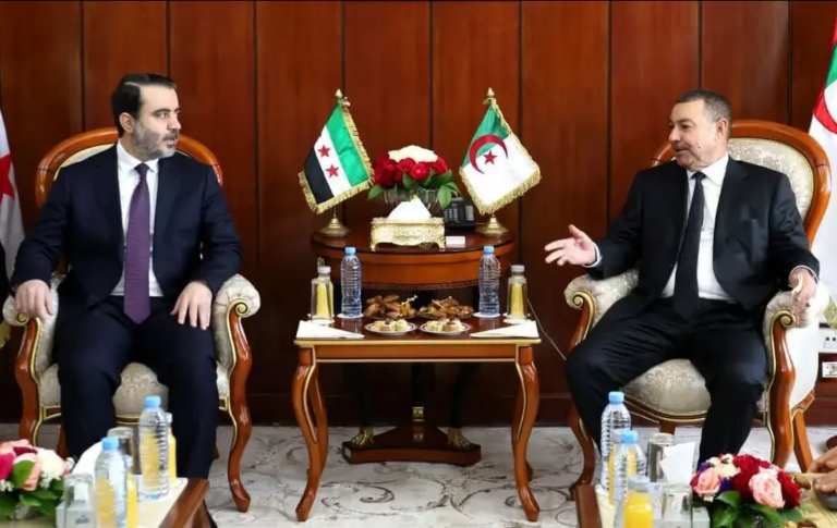 الداخلية الجزائري يلتقي مع نظيره السوري