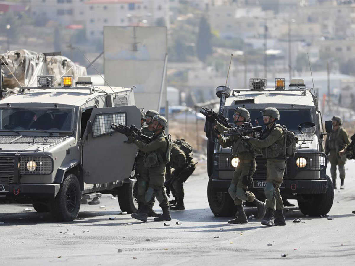 الضفة الغربية.. إصابة أربعة فلسطينيين في هجوم للمستعمرين الصهاينة قرب رام الله