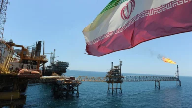 أمريكا ترفع العقوبات عن النفط الإيراني