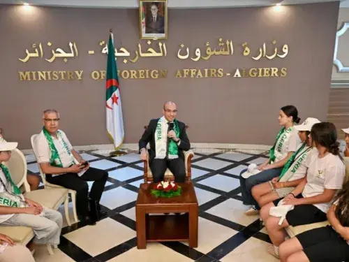 شايب يستقبل فوجًا من أطفال الجالية الوطنية بالخارج المشاركين في الدورة الثانية للمخيمات الصيفية