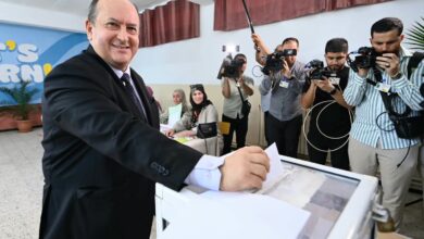 تشريعيات 02 جويلية بالجزائر.. الوزير الأول الجزائري يؤدي واجبه الانتخابي 