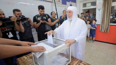 تشريعيات 02 جويلية.. عميد جامع الجزائر يؤدي واجبه الانتخابي