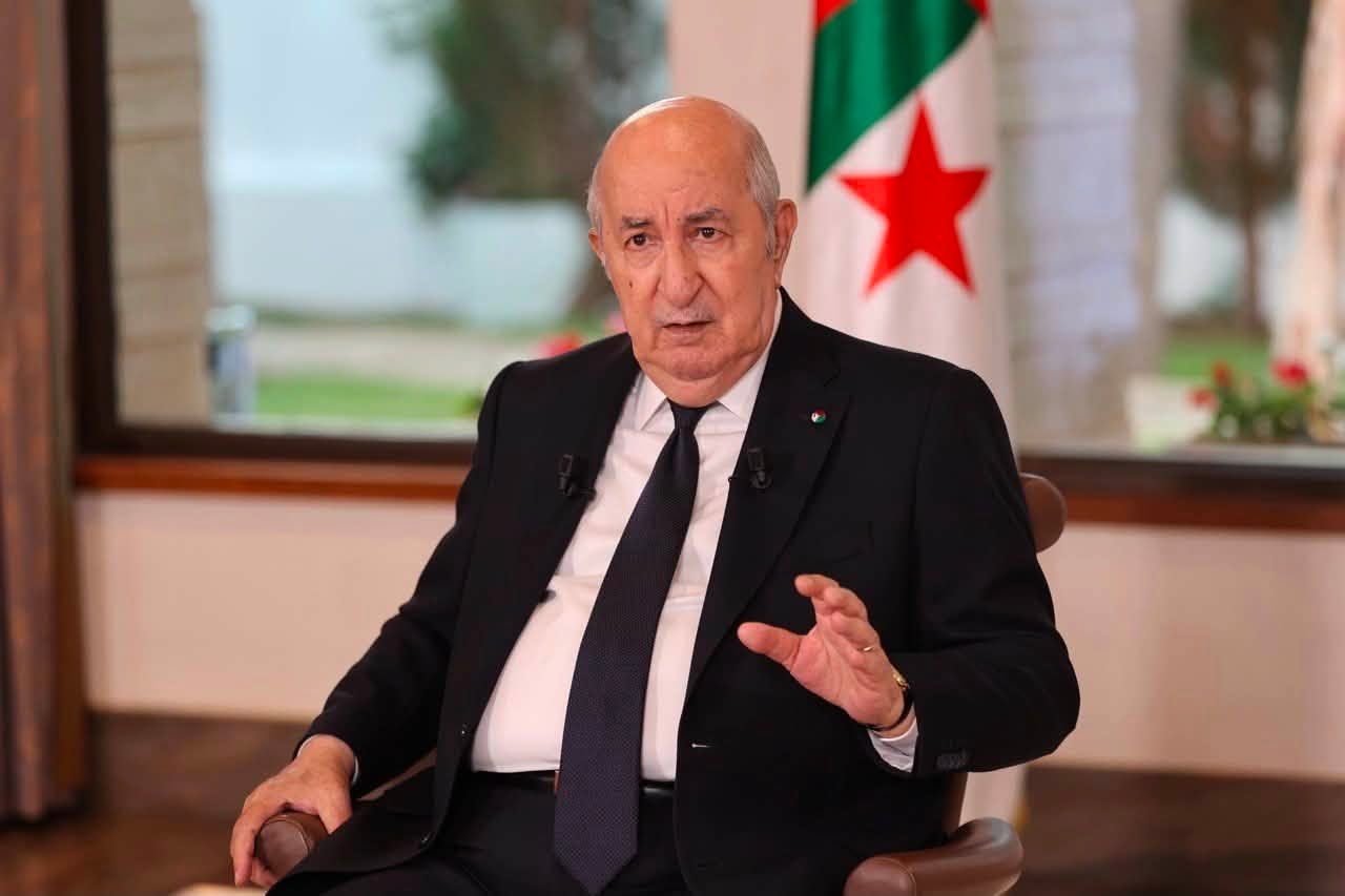 الرئيس الجزائري يدعو إلى الحفاظ على استقرار المنتخب الجزائري لكرة القدم