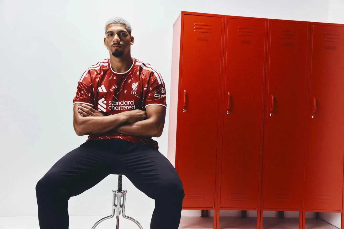 ليفربول يتعاقد مع الأوروغوياني رونالد أراوخو
