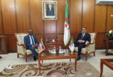 وزير الصحة الجزائري يبحث مع سفير كينيا تعزيز التعاون الصحي