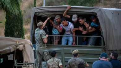 إسبانيا.. سبتة ترزح تحت ضغط آلاف المهاجرين المغاربة بعد موجة عبور غير مسبوقة