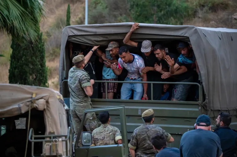 إسبانيا.. سبتة ترزح تحت ضغط آلاف المهاجرين المغاربة بعد موجة عبور غير مسبوقة