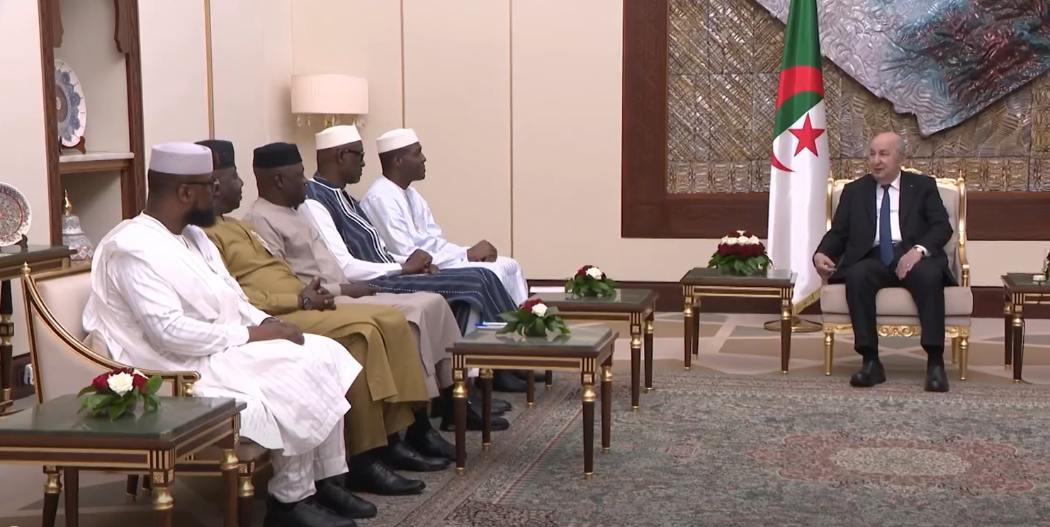 الرئيس الجزائري يستقبل الوزير الأول المالي على رأس وفد هام