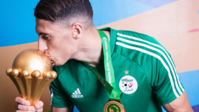 بطل إفريقيا مع "الخضر" مهدي طاهرات يعلن اعتزاله عن عمر 36 عاما