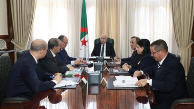 الرئيس الجزائري عبد المجيد تبون يستدعي الوزير الأول ومسؤولين مباشرين عن قطاعي المالية والتجارة