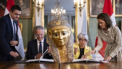 مصر تسترجع من سويسرا قناع مومياء ذهبي يعود إلى القرن الثاني قبل الميلاد