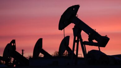 النفط يرتفع بأكثر من 3% عند التسوية