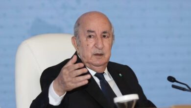 الرئيس الجزائري يؤكد التزامه ببناء اقتصاد متنوع وموجه بشكل أكبر نحو الإنتاج الوطني