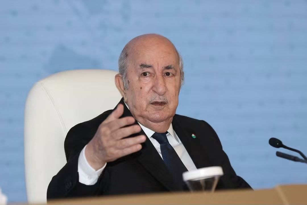 الرئيس الجزائري يؤكد التزامه ببناء اقتصاد متنوع وموجه بشكل أكبر نحو الإنتاج الوطني