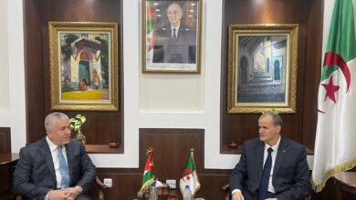 الجزائر وعمان تبحثان تنشيط التبادل التجاري وتتفقان على إعادة تفعيل مجلس الأعمال المشترك