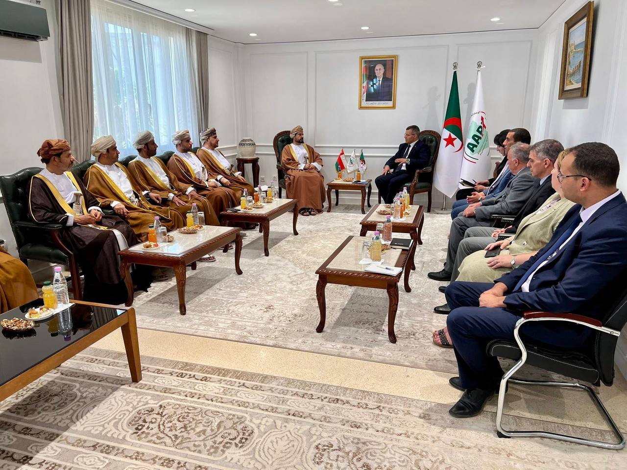 الوكالة الجزائرية لترقية الاستثمار تبحث سبل توسيع الاستثمارات العُمانية في الجزائر
